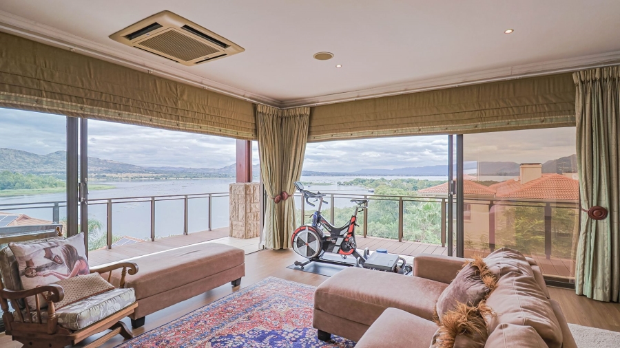 5 Bedroom Property for Sale in Birdwood Estate North West